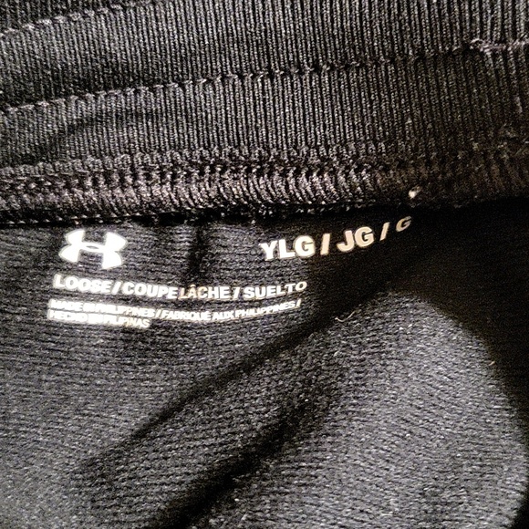 Boys sports wearing black - Picture 5 of 6